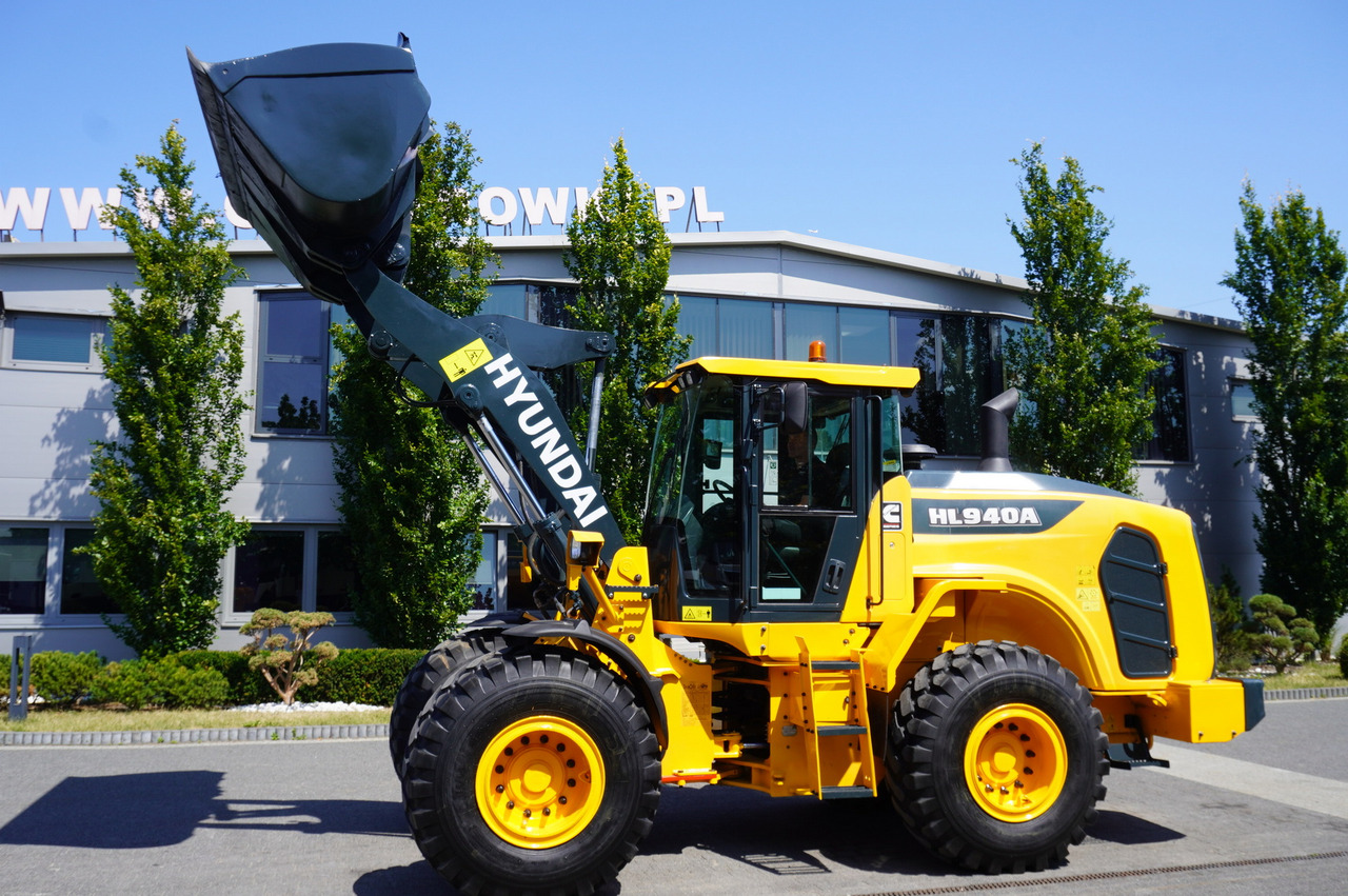 HYUNDAI HL940A articulated loader / year 2021 / weight 13.5t year of production 2021 - Chargeuse sur pneus: photos 1 HYUNDAI HL940A articulated loader / year 2021 / weight 13.5t year of production 2021 - Chargeuse sur pneus: photos 1