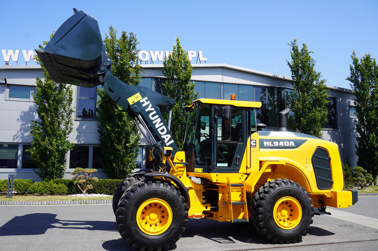 HYUNDAI HL940A articulated loader / year 2021 / weight 13.5t year of production 2021 - Chargeuse sur pneus: photos 2 HYUNDAI HL940A articulated loader / year 2021 / weight 13.5t year of production 2021 - Chargeuse sur pneus: photos 2