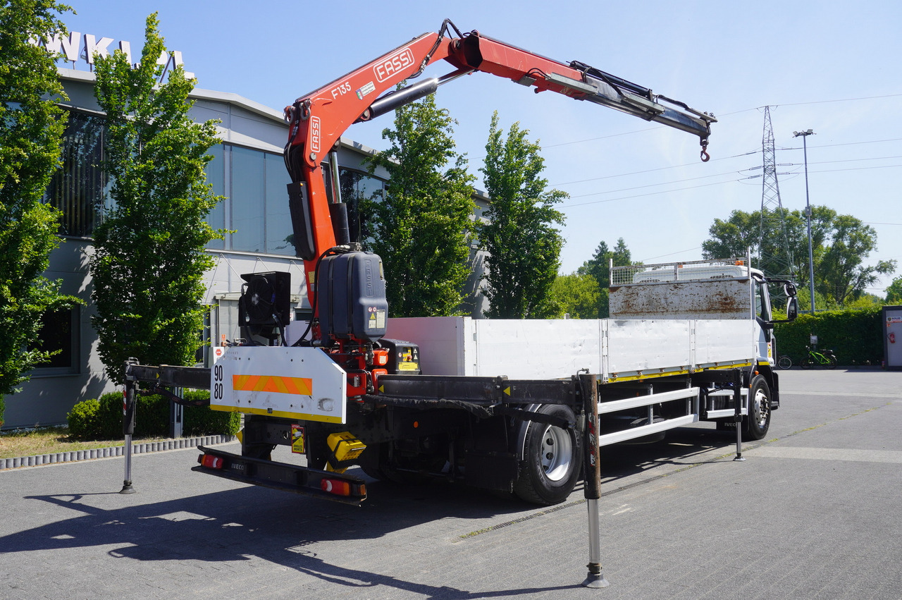 IVECO EUROCARGO 190-280L / FASSI F135A / 8 M / Lift cap. 5580 kg - Camion grue: photos 3 IVECO EUROCARGO 190-280L / FASSI F135A / 8 M / Lift cap. 5580 kg - Camion grue: photos 3