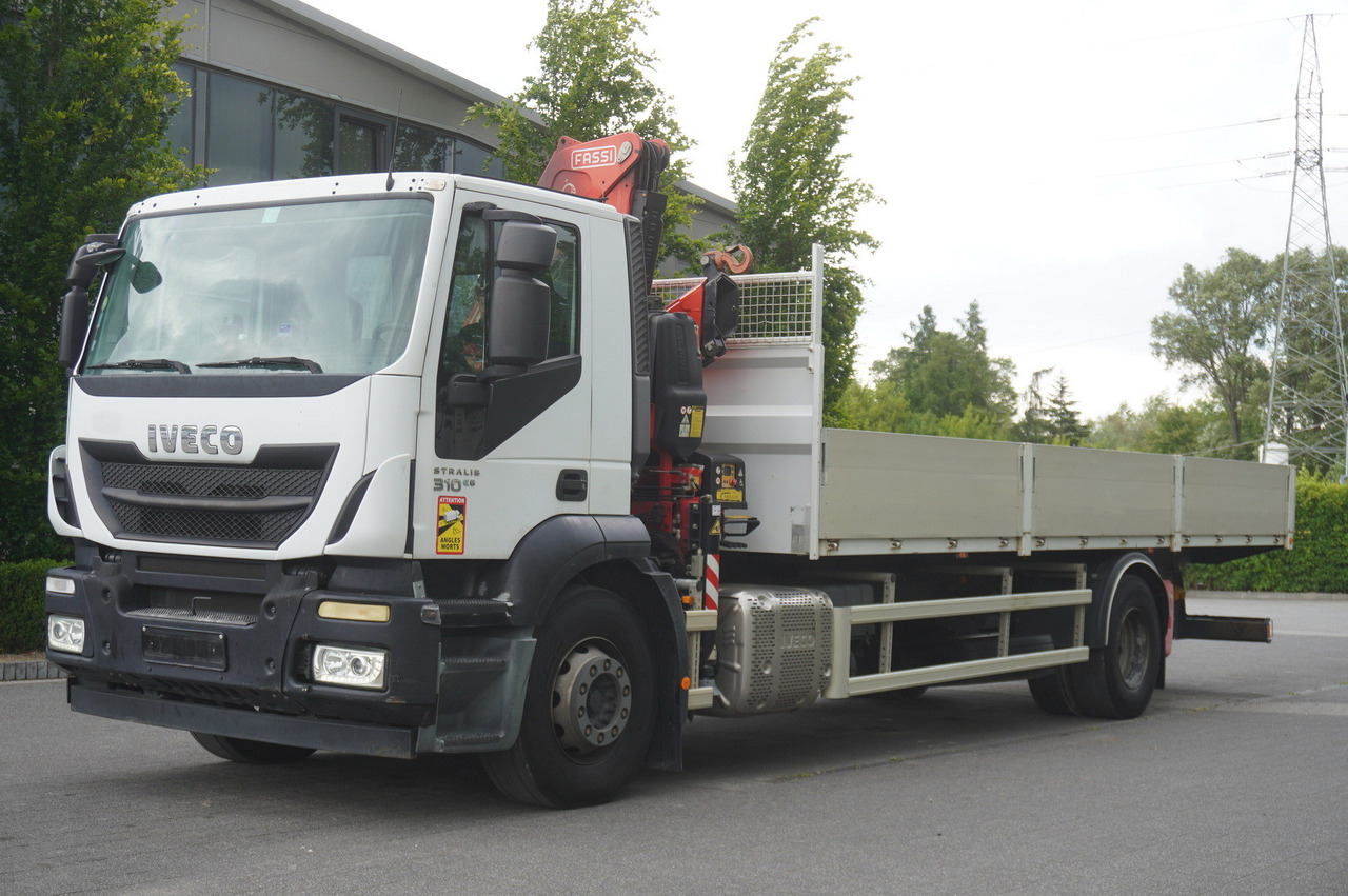 IVECO STRALIS 19.310 E6 / Flatbed 19 EPAL / FASSI F135 / 225 MTH! / 5.7 T - Camion plateau, Camion grue: photos 3 IVECO STRALIS 19.310 E6 / Flatbed 19 EPAL / FASSI F135 / 225 MTH! / 5.7 T - Camion plateau, Camion grue: photos 3