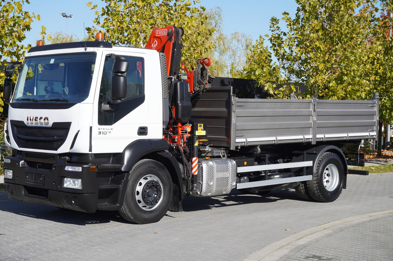 IVECO Stralis 310 E6 / NEW 3-sided tipper / Fassi F135 crane with remote control - Camion benne, Camion grue: photos 3 IVECO Stralis 310 E6 / NEW 3-sided tipper / Fassi F135 crane with remote control - Camion benne, Camion grue: photos 3