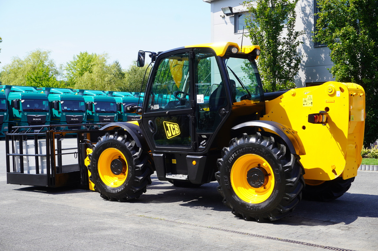 JCB 535-95 / 3.5 T / range 9.5 m / joystick - Chariot télescopique: photos 3 JCB 535-95 / 3.5 T / range 9.5 m / joystick - Chariot télescopique: photos 3