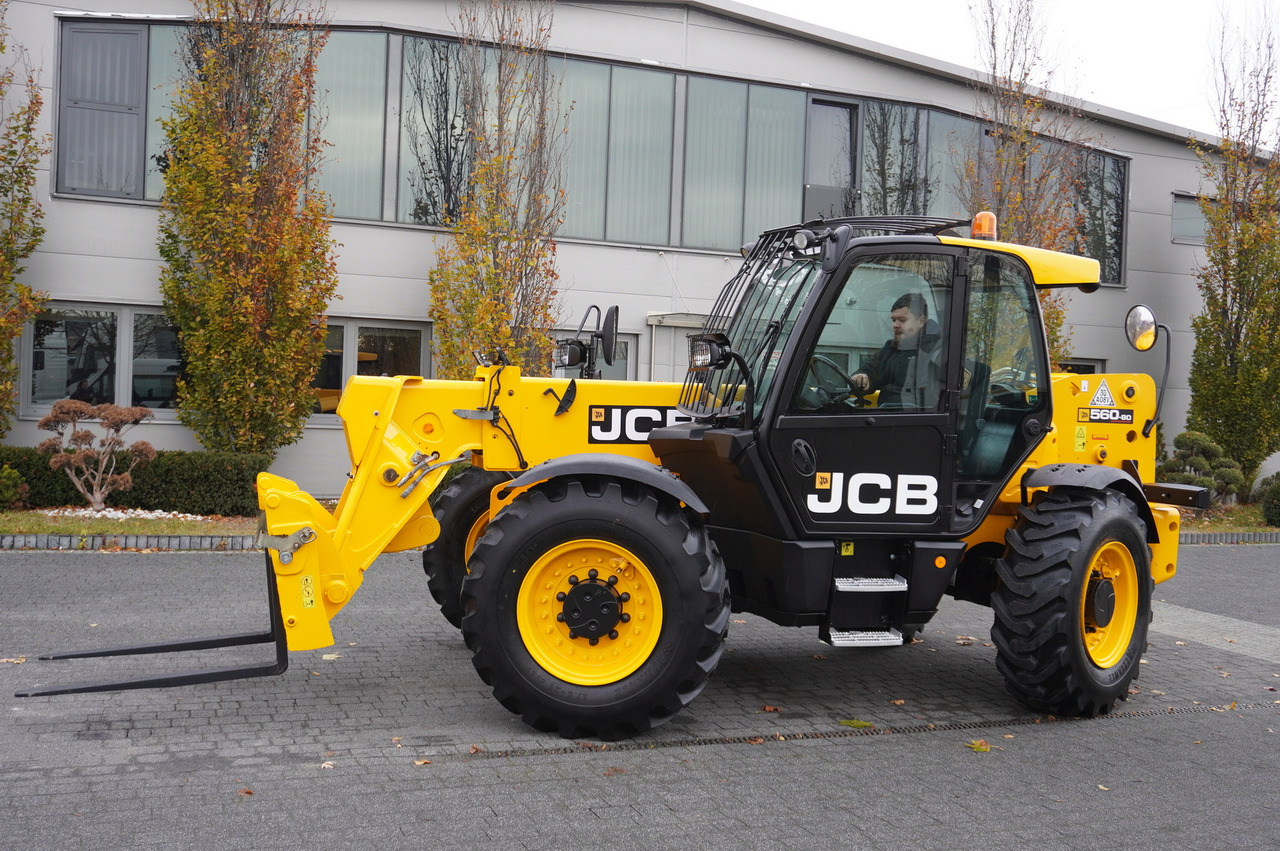 JCB 560-80 / 6 ton lifting capacity / power 146 HP - Chargeuse sur pneus: photos 4 JCB 560-80 / 6 ton lifting capacity / power 146 HP - Chargeuse sur pneus: photos 4