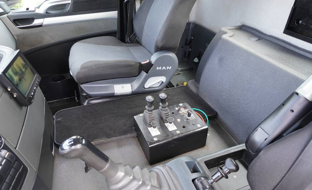 MAN TGS 35.400 8×4 HYVA LIFT 32.56 SE hooklift — crédit-bail MAN TGS 35.400 8×4 HYVA LIFT 32.56 SE hooklift: photos 12 MAN TGS 35.400 8×4 HYVA LIFT 32.56 SE hooklift — crédit-bail MAN TGS 35.400 8×4 HYVA LIFT 32.56 SE hooklift: photos 12