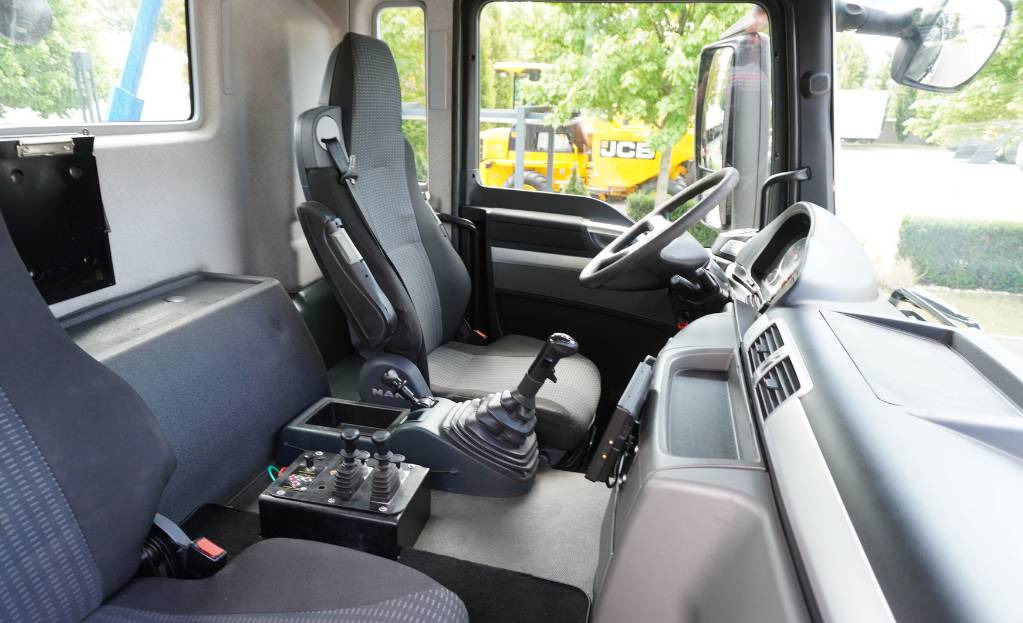 MAN TGS 35.400 8×4 HYVA LIFT 32.56 SE hooklift — crédit-bail MAN TGS 35.400 8×4 HYVA LIFT 32.56 SE hooklift: photos 15 MAN TGS 35.400 8×4 HYVA LIFT 32.56 SE hooklift — crédit-bail MAN TGS 35.400 8×4 HYVA LIFT 32.56 SE hooklift: photos 15