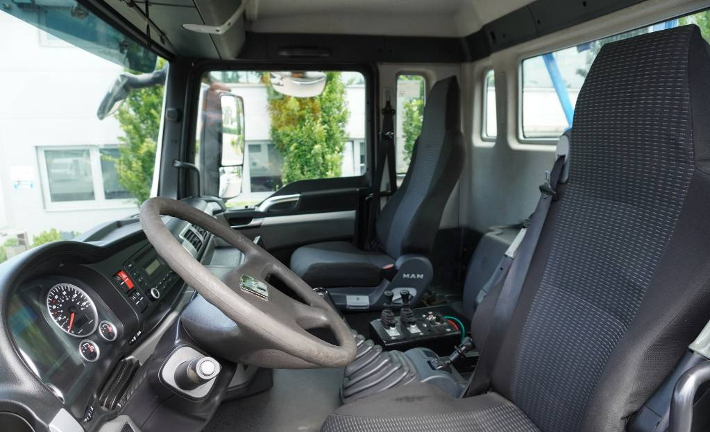 MAN TGS 35.400 8×4 HYVA LIFT 32.56 SE hooklift — crédit-bail MAN TGS 35.400 8×4 HYVA LIFT 32.56 SE hooklift: photos 10 MAN TGS 35.400 8×4 HYVA LIFT 32.56 SE hooklift — crédit-bail MAN TGS 35.400 8×4 HYVA LIFT 32.56 SE hooklift: photos 10