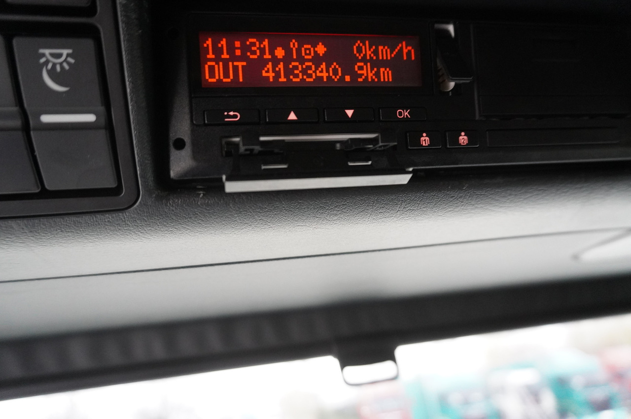 MAN TGS 35.420 8×2 / Chassis 6.4 m / 3 steered axles / 2 units - Châssis cabine: photos 3 MAN TGS 35.420 8×2 / Chassis 6.4 m / 3 steered axles / 2 units - Châssis cabine: photos 3