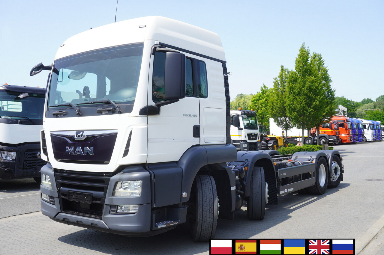 MAN TGS 35.420 8x2 / Chassis 6.4 m / 3 steered axles - Châssis cabine: photos 1 MAN TGS 35.420 8x2 / Chassis 6.4 m / 3 steered axles - Châssis cabine: photos 1
