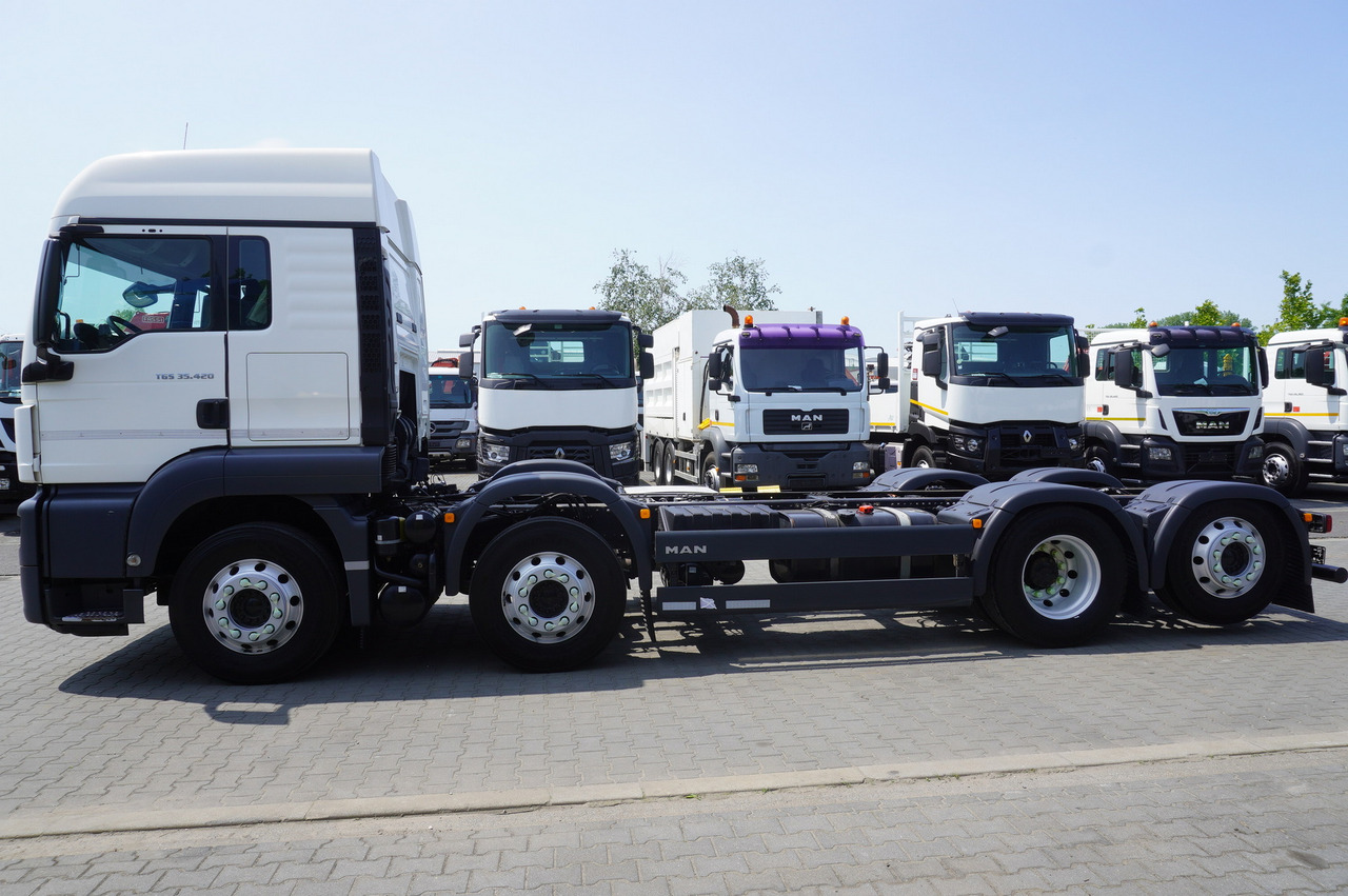 MAN TGS 35.420 8x2 / Chassis 6.4 m / 3 steered axles - Châssis cabine: photos 3 MAN TGS 35.420 8x2 / Chassis 6.4 m / 3 steered axles - Châssis cabine: photos 3