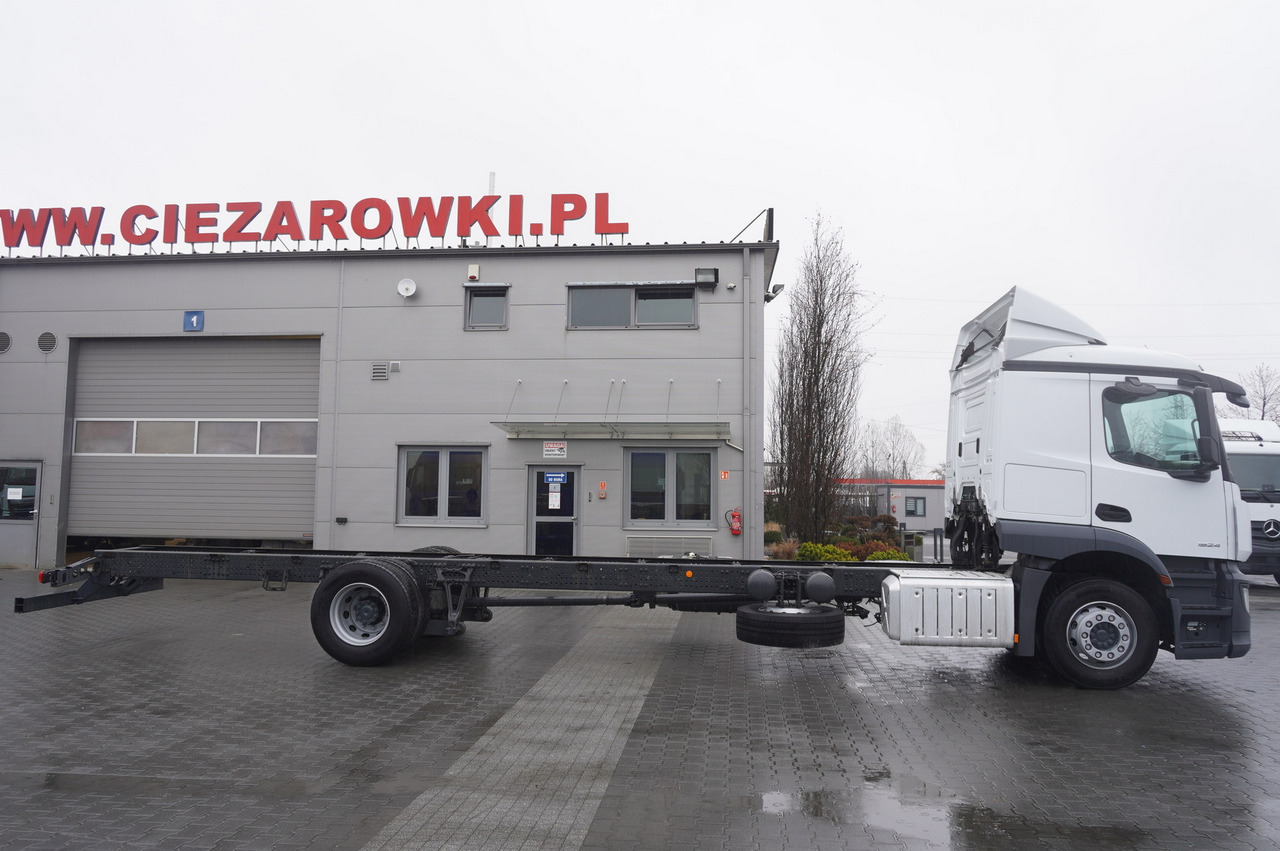 MERCEDES-BENZ Actros 1824 / 9.1 m chassis / sleeping cabin - Châssis cabine: photos 2 MERCEDES-BENZ Actros 1824 / 9.1 m chassis / sleeping cabin - Châssis cabine: photos 2