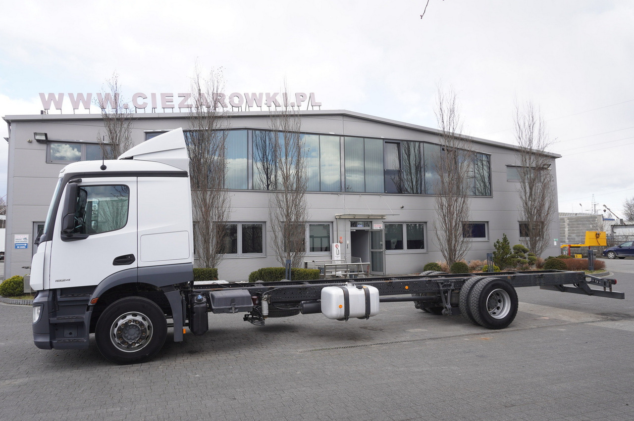 MERCEDES-BENZ Actros 1824 / 9.1 m chassis / sleeping cabin - Châssis cabine: photos 2 MERCEDES-BENZ Actros 1824 / 9.1 m chassis / sleeping cabin - Châssis cabine: photos 2