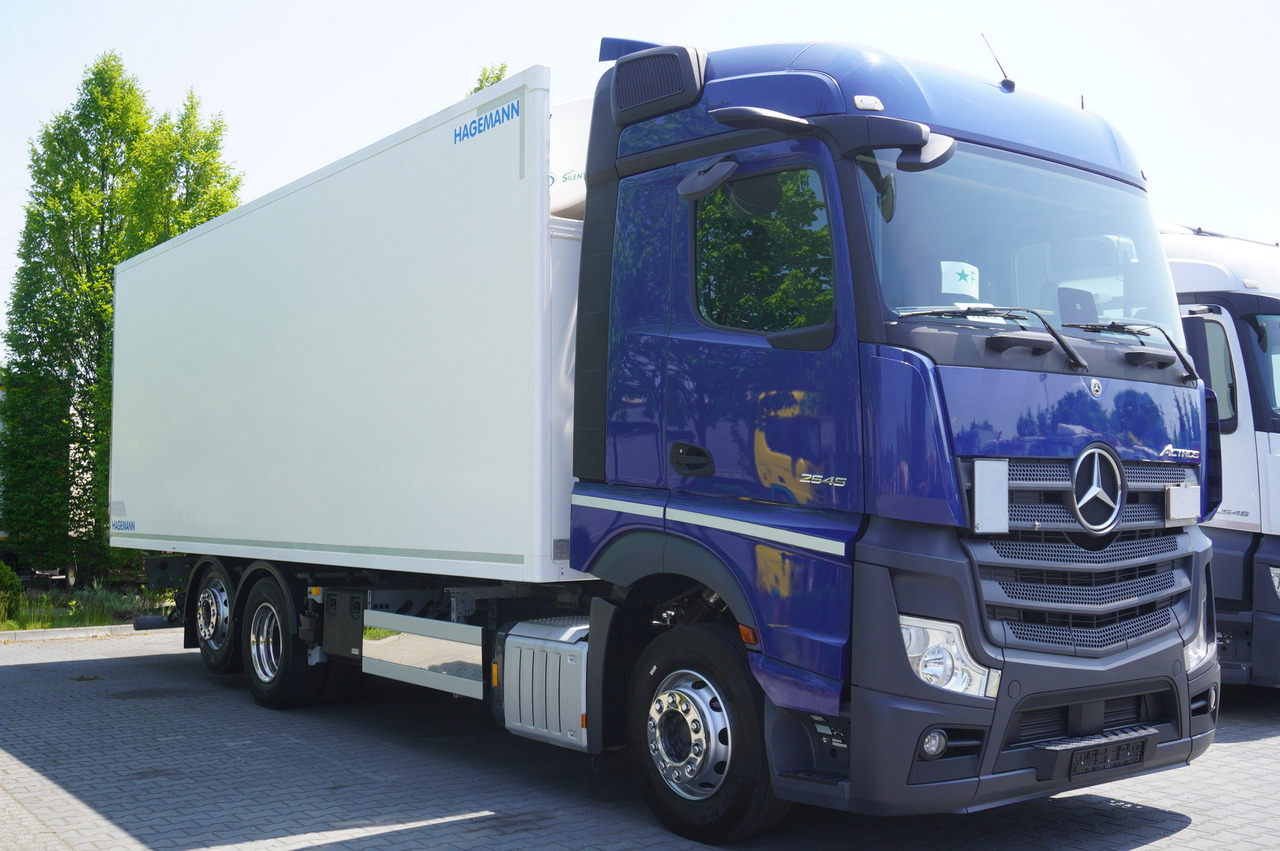 MERCEDES-BENZ Actros 2545 / 2021 / Hagemann refrigerator Multitemperature - Camion frigorifique: photos 5 MERCEDES-BENZ Actros 2545 / 2021 / Hagemann refrigerator Multitemperature - Camion frigorifique: photos 5