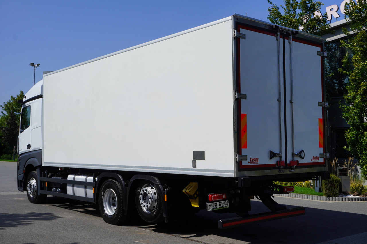 MERCEDES-BENZ Actros 2545 MP5 6×2 E6 / Kiesling meat hook refrigerator / Carrier Supra 1250 / 2022 - Camion frigorifique: photos 3 MERCEDES-BENZ Actros 2545 MP5 6×2 E6 / Kiesling meat hook refrigerator / Carrier Supra 1250 / 2022 - Camion frigorifique: photos 3