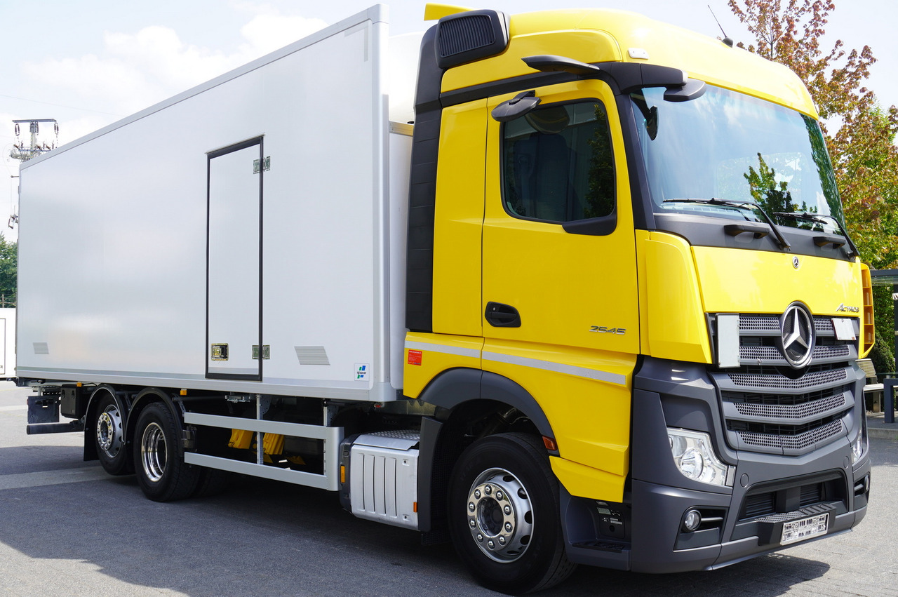 MERCEDES-BENZ Actros 2545 MP5 6×2 E6 / NEW Igloocar refrigerator / 19 pallets - Camion frigorifique: photos 5 MERCEDES-BENZ Actros 2545 MP5 6×2 E6 / NEW Igloocar refrigerator / 19 pallets - Camion frigorifique: photos 5