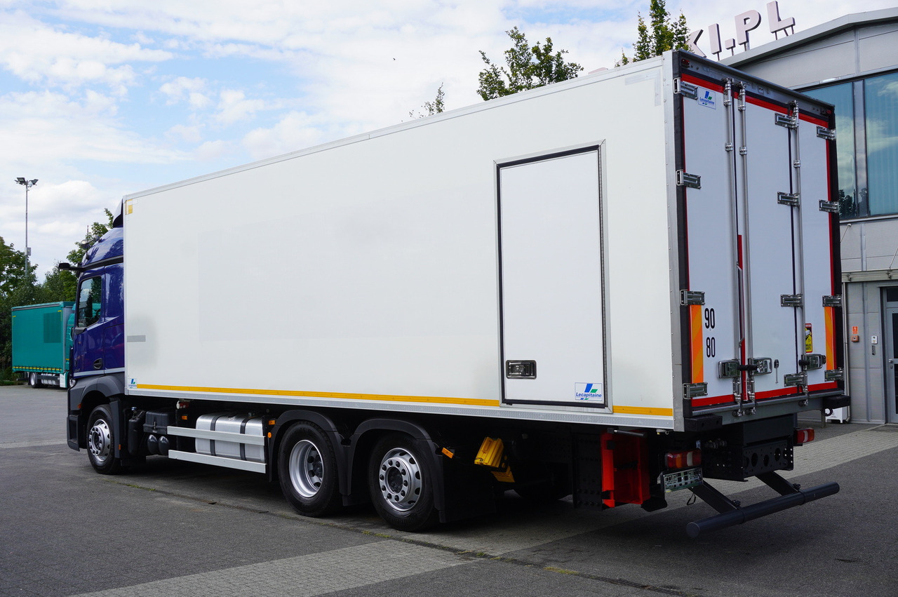 MERCEDES-BENZ Actros 2546 / Lecapitaine refrigerator 20 EPAL / Multitemperature / Carrier Supra 1150 MT - Camion frigorifique: photos 3 MERCEDES-BENZ Actros 2546 / Lecapitaine refrigerator 20 EPAL / Multitemperature / Carrier Supra 1150 MT - Camion frigorifique: photos 3
