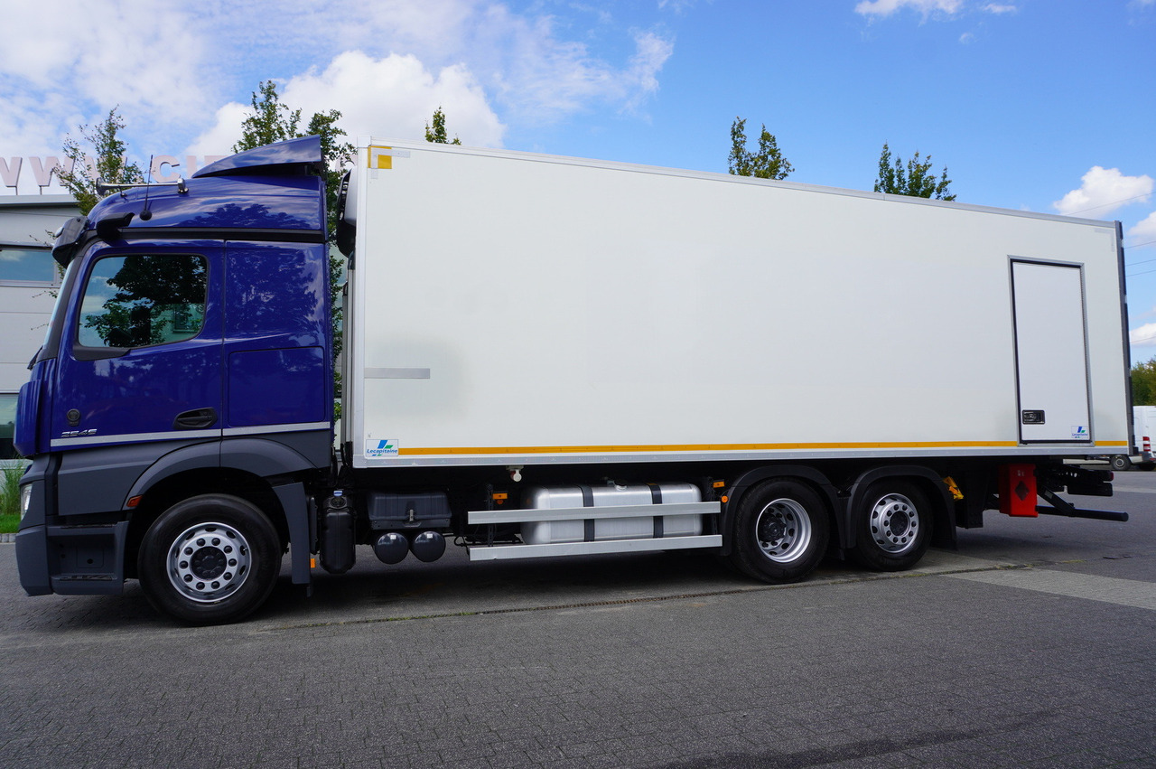 MERCEDES-BENZ Actros 2546 / Lecapitaine refrigerator 20 EPAL / Multitemperature / Carrier Supra 1150 MT - Camion frigorifique: photos 2 MERCEDES-BENZ Actros 2546 / Lecapitaine refrigerator 20 EPAL / Multitemperature / Carrier Supra 1150 MT - Camion frigorifique: photos 2
