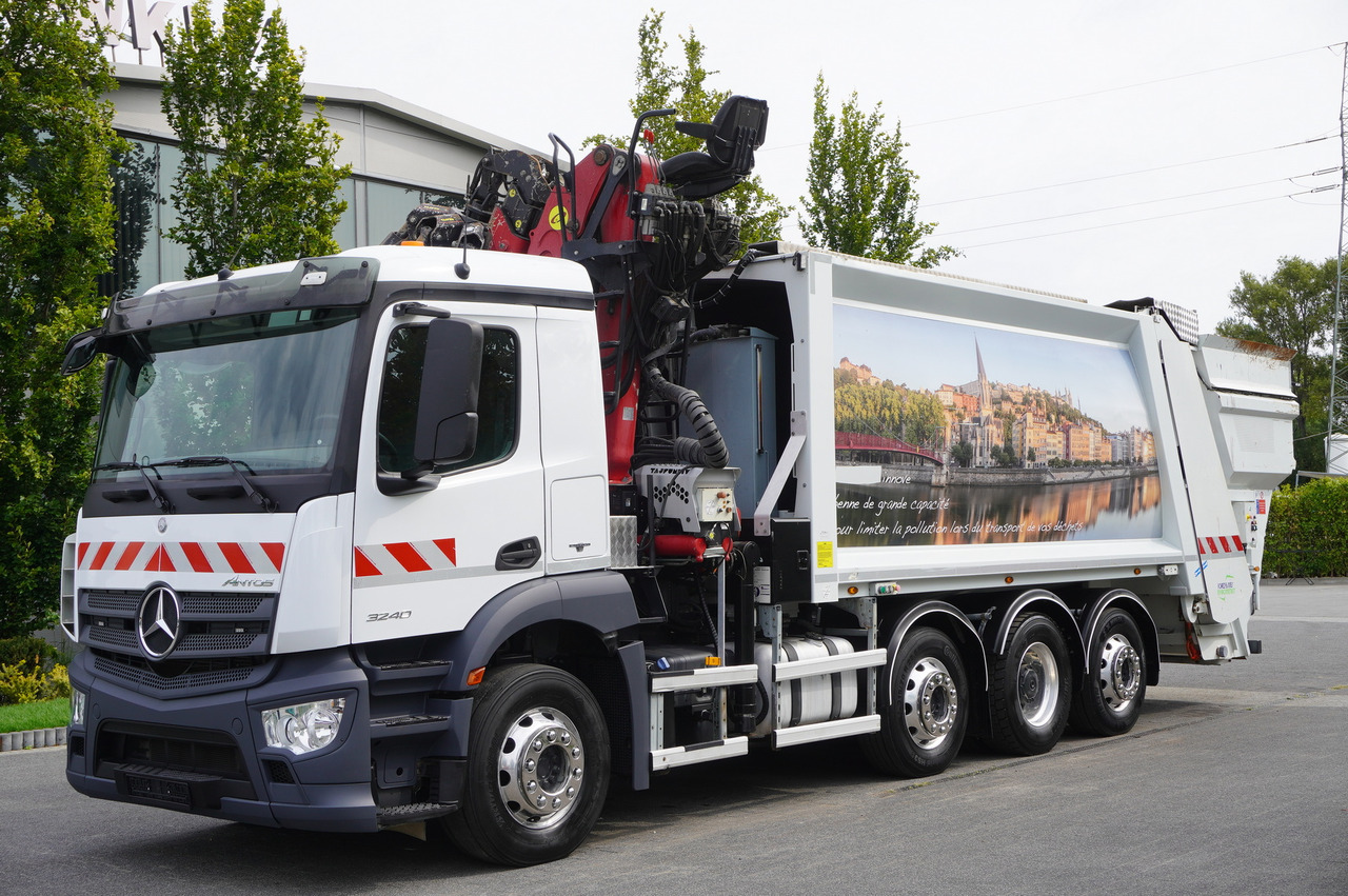 MERCEDES-BENZ Antos 3240 8x2 / Tajfun 5T crane / Farid Industries garbage truck/ 3 steered axles - Camion vidangeur: photos 3 MERCEDES-BENZ Antos 3240 8x2 / Tajfun 5T crane / Farid Industries garbage truck/ 3 steered axles - Camion vidangeur: photos 3