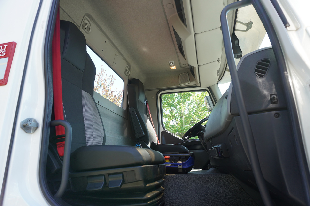 RENAULT C280 DTI 8 / FASSI crane 5.6 T / range 8 m / Flatbed 15 EPAL — crédit-bail RENAULT C280 DTI 8 / FASSI crane 5.6 T / range 8 m / Flatbed 15 EPAL: photos 25