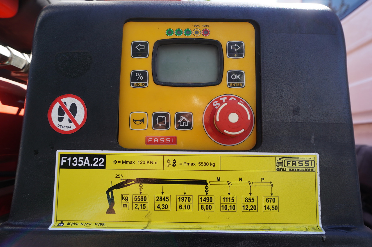 RENAULT C280 DTI 8 / FASSI crane 5.6 T / range 8 m / Flatbed 15 EPAL — crédit-bail RENAULT C280 DTI 8 / FASSI crane 5.6 T / range 8 m / Flatbed 15 EPAL: photos 11