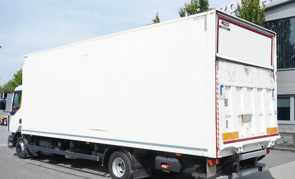 RENAULT Renault D12 E6 / Container 18 pallets / Lift - Camion fourgon: photos 3 RENAULT Renault D12 E6 / Container 18 pallets / Lift - Camion fourgon: photos 3