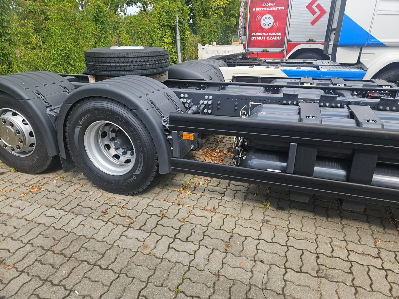 SCANIA P 340 B6x2*4NA / chassis frame / steering axle / CNG - Châssis cabine: photos 5 SCANIA P 340 B6x2*4NA / chassis frame / steering axle / CNG - Châssis cabine: photos 5