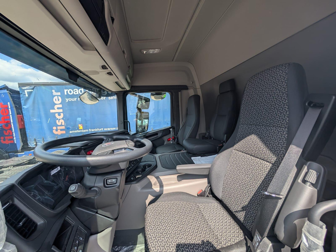 SCANIA P 340 B6x2*4NA / chassis frame / steering axle / CNG / large cab / 8 units - Châssis cabine: photos 5 SCANIA P 340 B6x2*4NA / chassis frame / steering axle / CNG / large cab / 8 units - Châssis cabine: photos 5