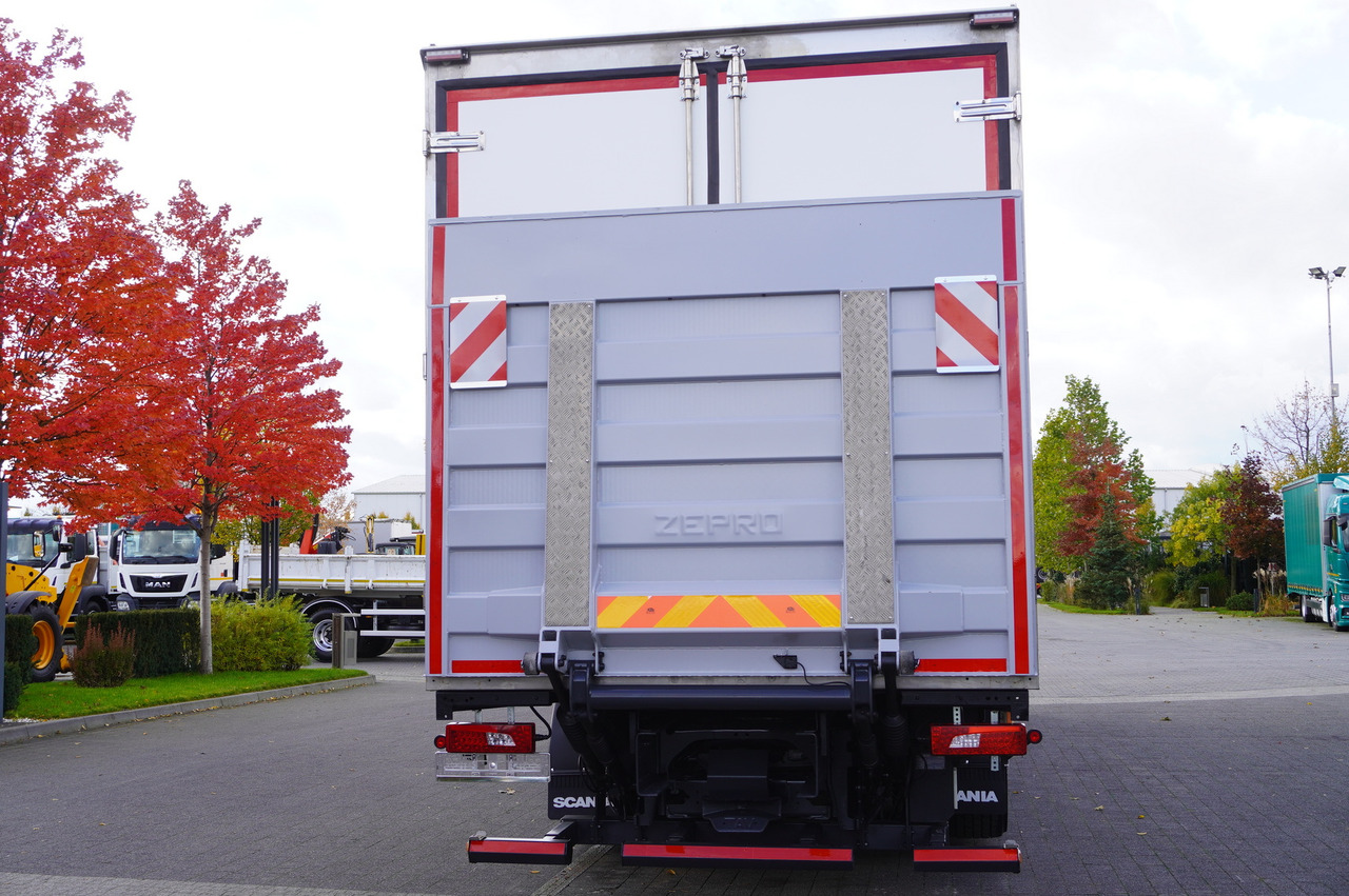 SCANIA R500 E6 6x2 / Lecapitaine 21 EPAL refrigerator / Carrier Supra 1150 / 2021 / steered axle - Camion frigorifique: photos 3 SCANIA R500 E6 6x2 / Lecapitaine 21 EPAL refrigerator / Carrier Supra 1150 / 2021 / steered axle - Camion frigorifique: photos 3