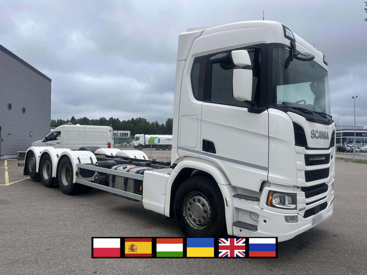 SCANIA R560 B8x4*4 / Chassis / sleeper cab / Power take-off - Châssis cabine: photos 1 SCANIA R560 B8x4*4 / Chassis / sleeper cab / Power take-off - Châssis cabine: photos 1