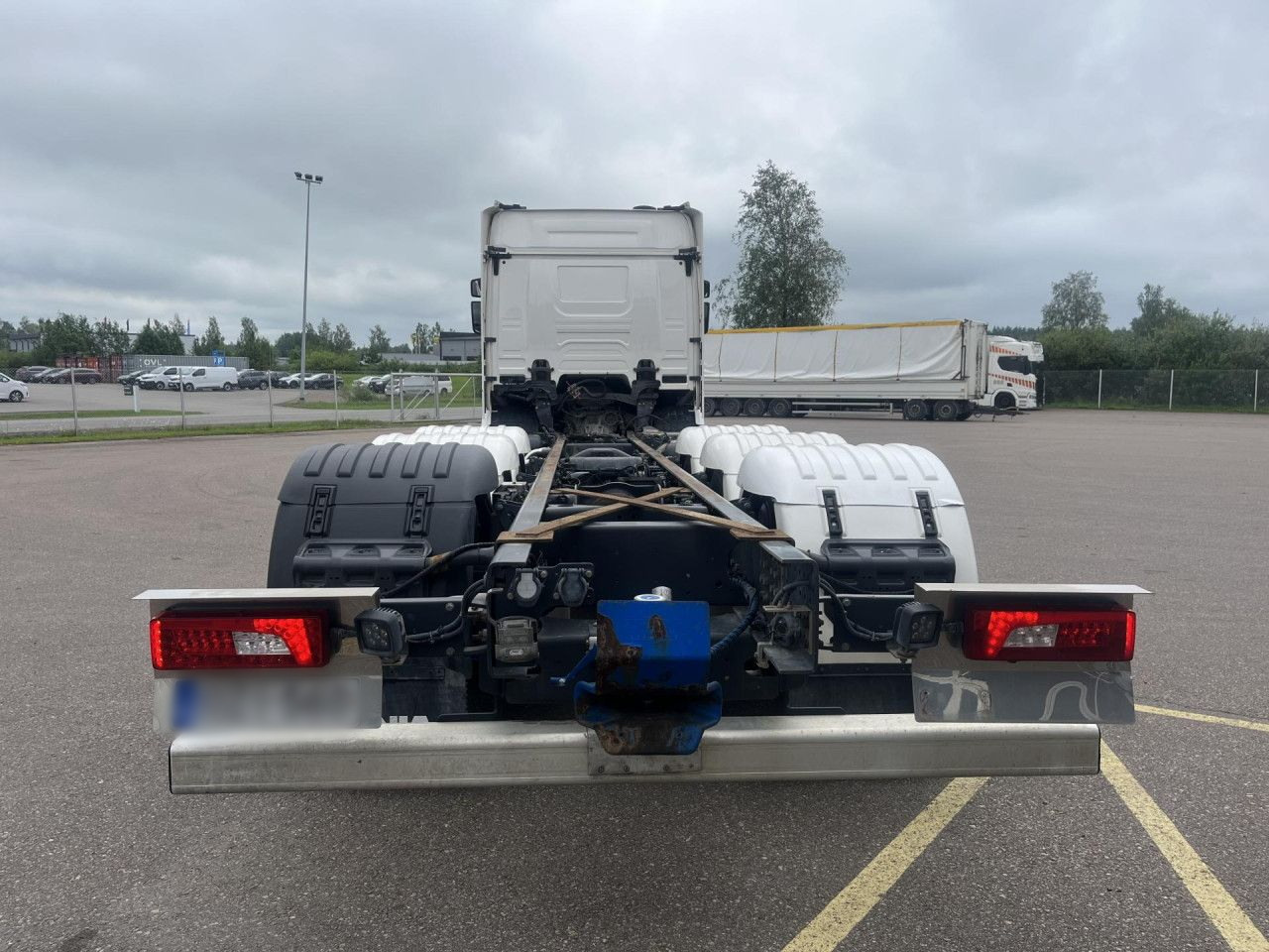 SCANIA R560 B8x4*4 / Chassis / sleeper cab / Power take-off - Châssis cabine: photos 5 SCANIA R560 B8x4*4 / Chassis / sleeper cab / Power take-off - Châssis cabine: photos 5