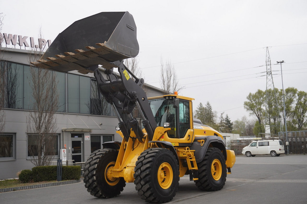 VOLVO L120H - Chargeuse sur pneus: photos 2 VOLVO L120H - Chargeuse sur pneus: photos 2