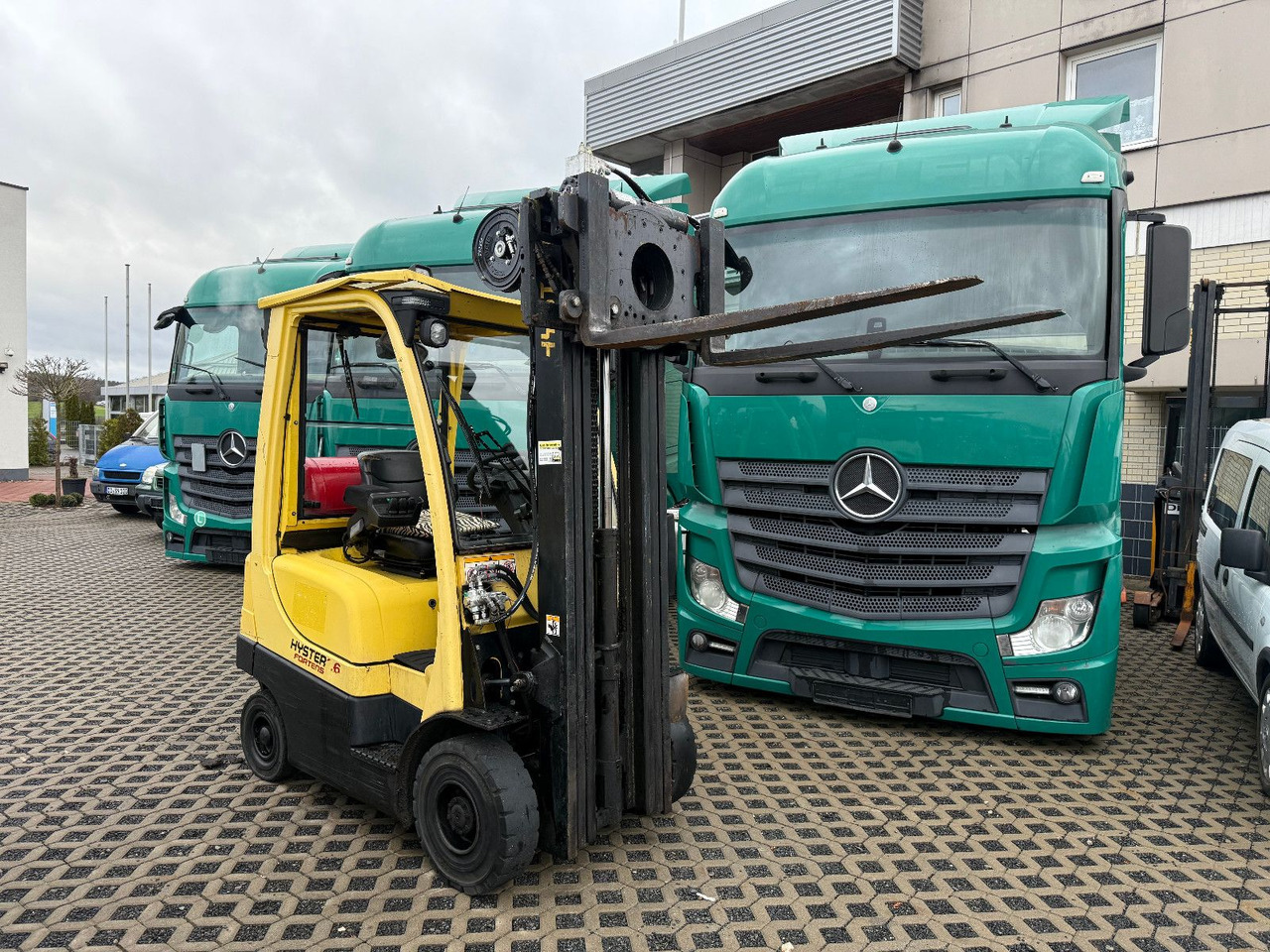 Hyster H1,6 FT drehbare Klammergabel Hyster H1,6 FT drehbare Klammergabel - Chariot élévateur à gaz: photos 4 Hyster H1,6 FT drehbare Klammergabel Hyster H1,6 FT drehbare Klammergabel - Chariot élévateur à gaz: photos 4