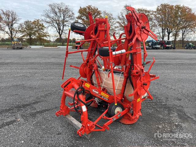 2022 Kuhn GF8700 (Unused) Hay Tedder - Faneuse: photos 2 2022 Kuhn GF8700 (Unused) Hay Tedder - Faneuse: photos 2