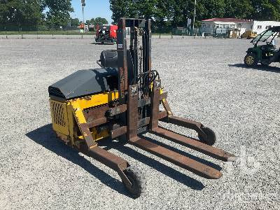 MOFFETT M1 15.1 - Chariot tout terrain: photos 4 MOFFETT M1 15.1 - Chariot tout terrain: photos 4