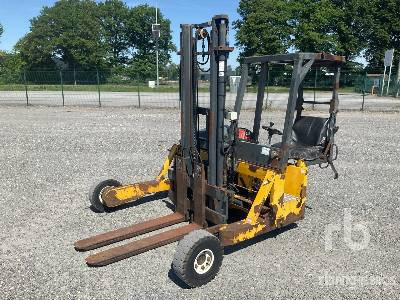 MOFFETT M4-20.3 - Chariot tout terrain: photos 1 MOFFETT M4-20.3 - Chariot tout terrain: photos 1