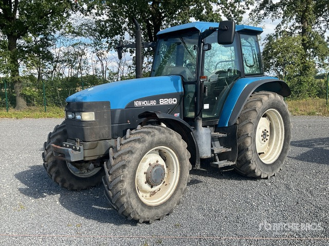 New Holland 8260 4WD Tractor - Tracteur agricole: photos 1 New Holland 8260 4WD Tractor - Tracteur agricole: photos 1