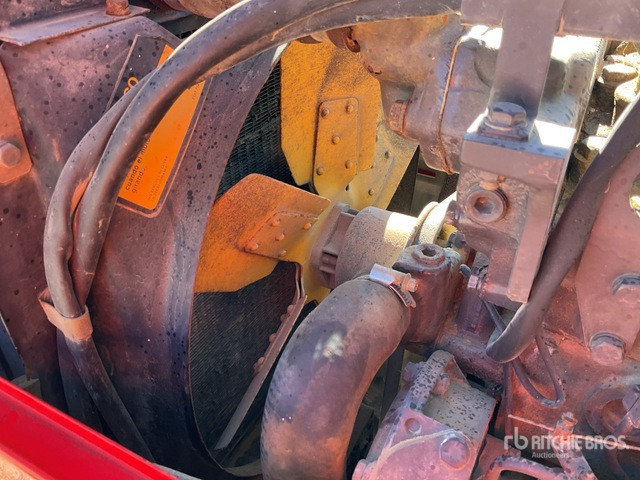 1997 Massey Ferguson 374S 2WD Tractor - Tracteur agricole: photos 5 1997 Massey Ferguson 374S 2WD Tractor - Tracteur agricole: photos 5