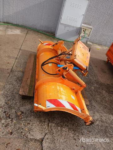 2004 Ausa M250DH X4 4x4 Snow Plow Truck - Engin de déneigement: photos 3 2004 Ausa M250DH X4 4x4 Snow Plow Truck - Engin de déneigement: photos 3