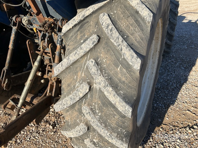 2005 New Holland TD95D 4WD Tractor - Tracteur agricole: photos 4 2005 New Holland TD95D 4WD Tractor - Tracteur agricole: photos 4