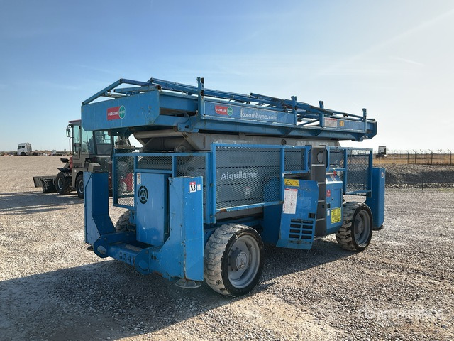 2006 Genie GS5390RT 4x4 Diesel Scissor Lift - Nacelle ciseaux: photos 3 2006 Genie GS5390RT 4x4 Diesel Scissor Lift - Nacelle ciseaux: photos 3