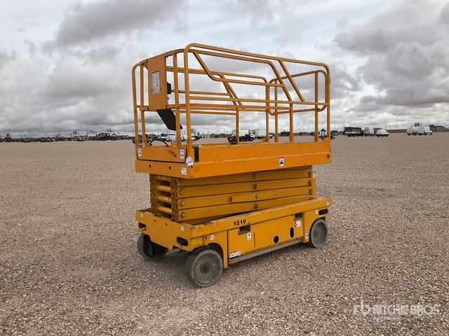 2006 Haulotte Compact12 Electric Scissor Lift - Nacelle ciseaux: photos 3 2006 Haulotte Compact12 Electric Scissor Lift - Nacelle ciseaux: photos 3