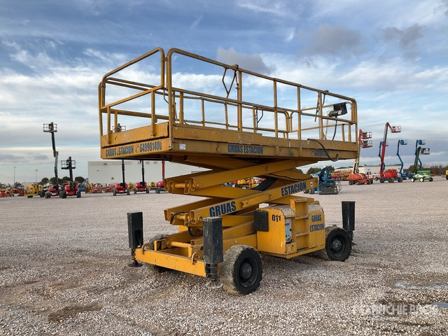 2006 Haulotte H12SXL 4x4 Diesel Scissor Lift - Nacelle ciseaux: photos 3 2006 Haulotte H12SXL 4x4 Diesel Scissor Lift - Nacelle ciseaux: photos 3