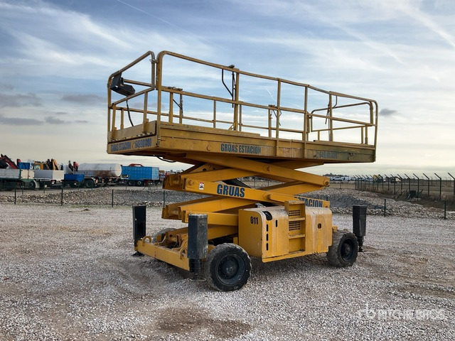 2006 Haulotte H12SXL 4x4 Diesel Scissor Lift - Nacelle ciseaux: photos 1 2006 Haulotte H12SXL 4x4 Diesel Scissor Lift - Nacelle ciseaux: photos 1