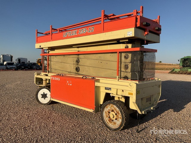2007 Liftlux SL153-12 Electric (Inoperable) Scissor Lift - Nacelle ciseaux: photos 3 2007 Liftlux SL153-12 Electric (Inoperable) Scissor Lift - Nacelle ciseaux: photos 3