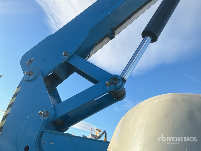2011 Genie Z80/60 Diesel Articulating Boom Lift - Nacelle articulée: photos 4 2011 Genie Z80/60 Diesel Articulating Boom Lift - Nacelle articulée: photos 4