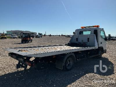 MITSUBISHI CANTER - Camion plateau: photos 3 MITSUBISHI CANTER - Camion plateau: photos 3