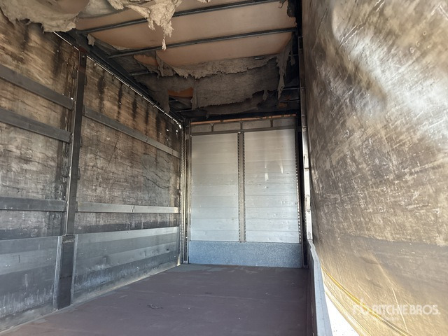 2004 Renault Midlum 4x2 Curtain Side Truck - Camion à rideaux coulissants: photos 5 2004 Renault Midlum 4x2 Curtain Side Truck - Camion à rideaux coulissants: photos 5