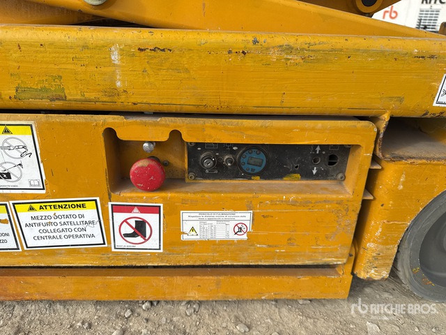 2006 Haulotte Optimum 8 Electric Scissor Lift - Nacelle ciseaux: photos 5 2006 Haulotte Optimum 8 Electric Scissor Lift - Nacelle ciseaux: photos 5