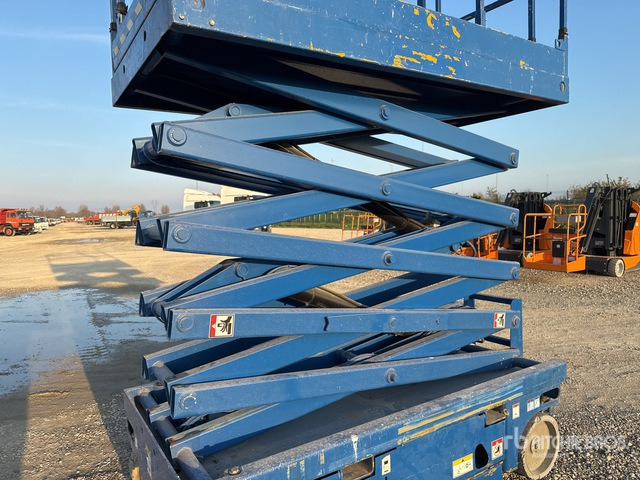 2008 Haulotte Compact12 Electric Scissor Lift - Nacelle ciseaux: photos 4 2008 Haulotte Compact12 Electric Scissor Lift - Nacelle ciseaux: photos 4