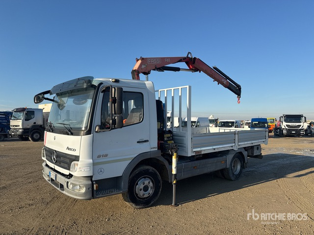 2009 Mercedes-Benz MB 818 K 2009 Fassi F65A.23 2710 kg on 4x2 Flatbed Truck with Crane - Camion plateau, Camion grue: photos 1 2009 Mercedes-Benz MB 818 K 2009 Fassi F65A.23 2710 kg on 4x2 Flatbed Truck with Crane - Camion plateau, Camion grue: photos 1