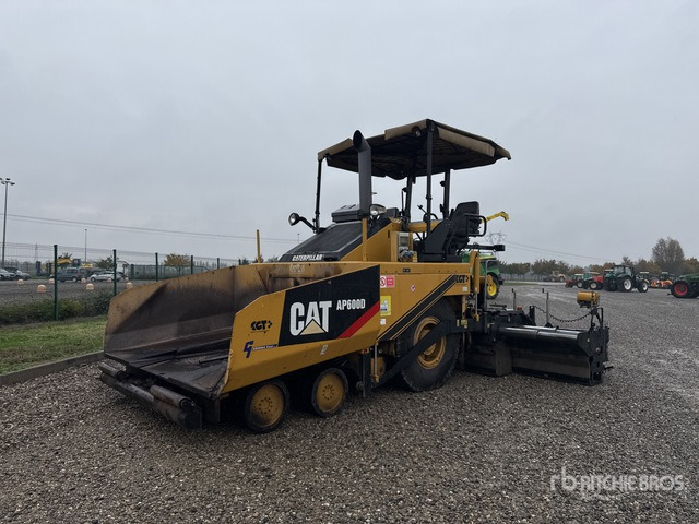 2010 Cat AP600D Wheel Asphalt Paver - Finisseur: photos 2 2010 Cat AP600D Wheel Asphalt Paver - Finisseur: photos 2
